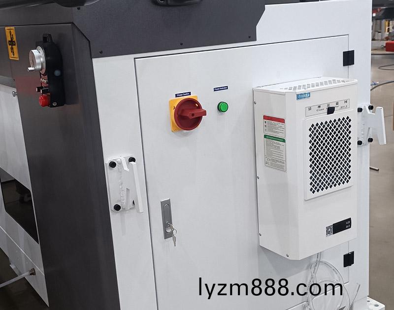 恆溫常量數控髮泡密封塗膠機